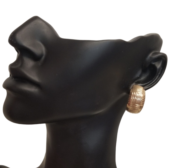 L.H SEGAL CALIFORNIA VINTAGE GOLDTONE TEXTURED DESIGN HOOP CLIP ON EARRINGS - Picture 1 of 6